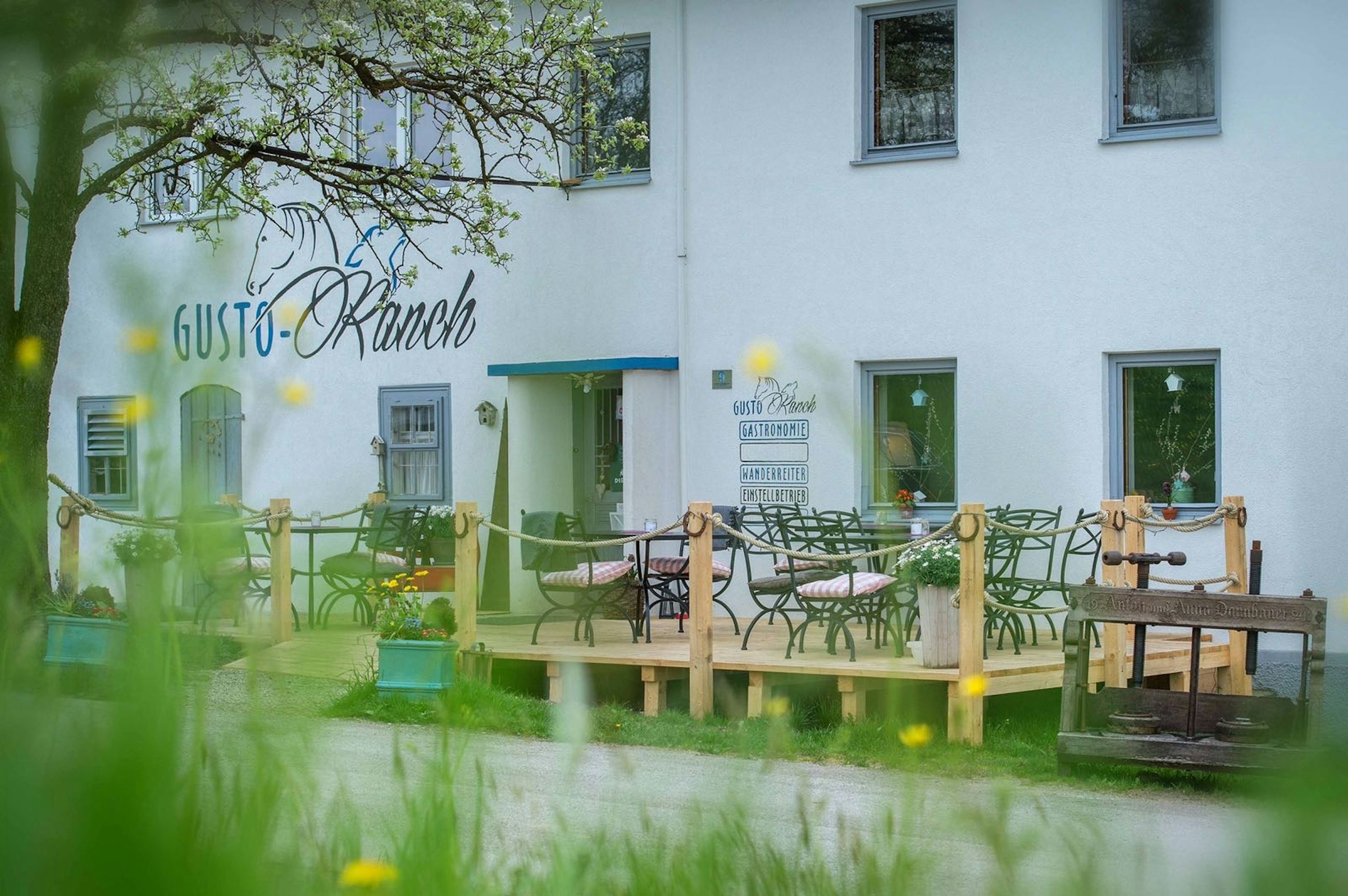 Ranch mit Alpenpanorama