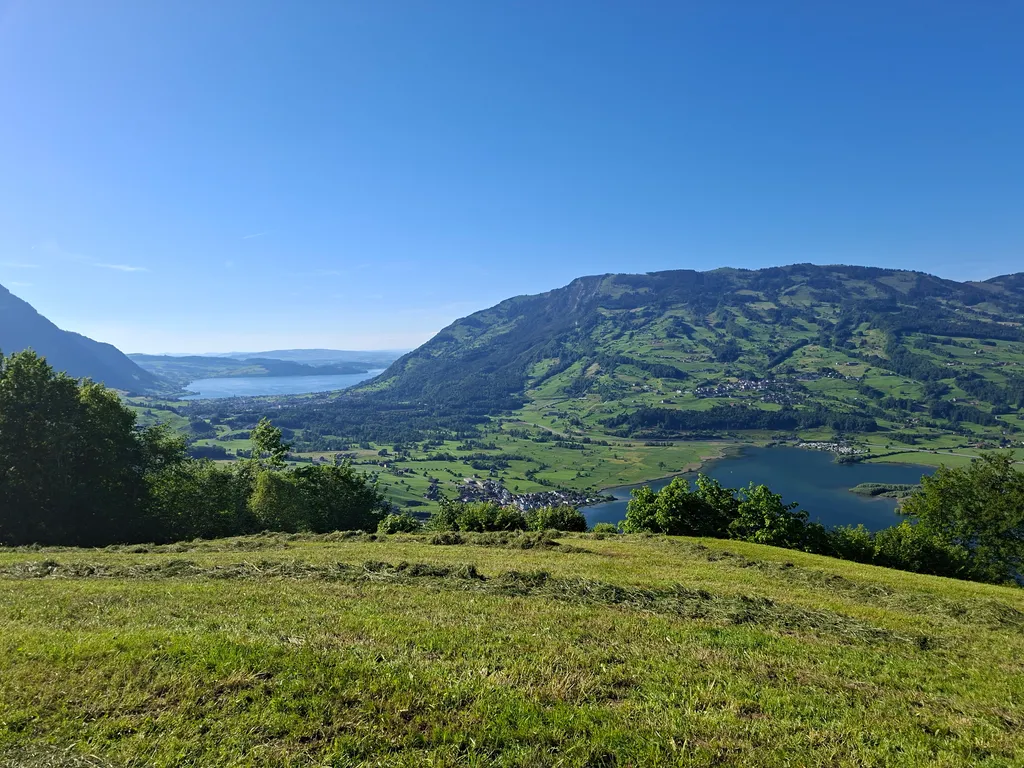 Zelten hoch über dem Lauerzersee