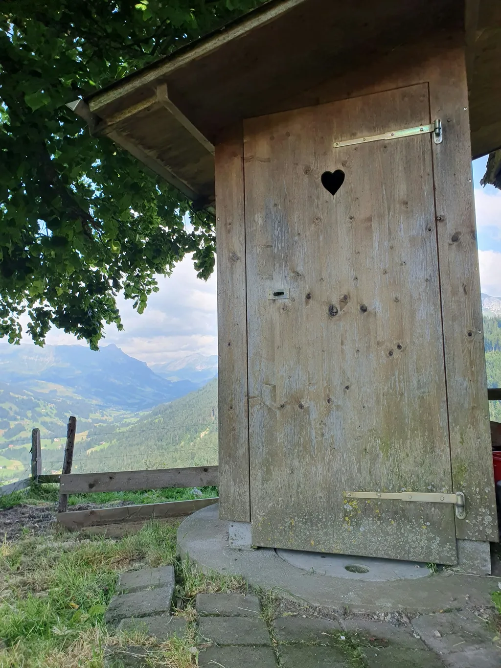 Einfaches WC-Häuschen