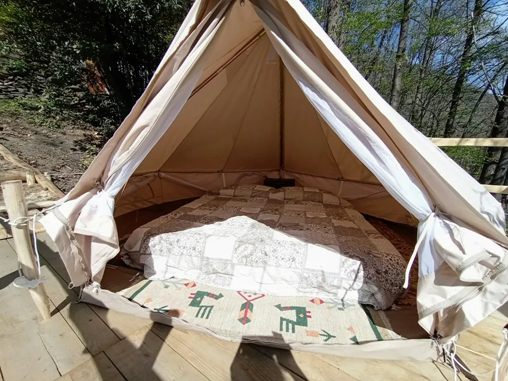 Bell tent. Avventura nel bosco