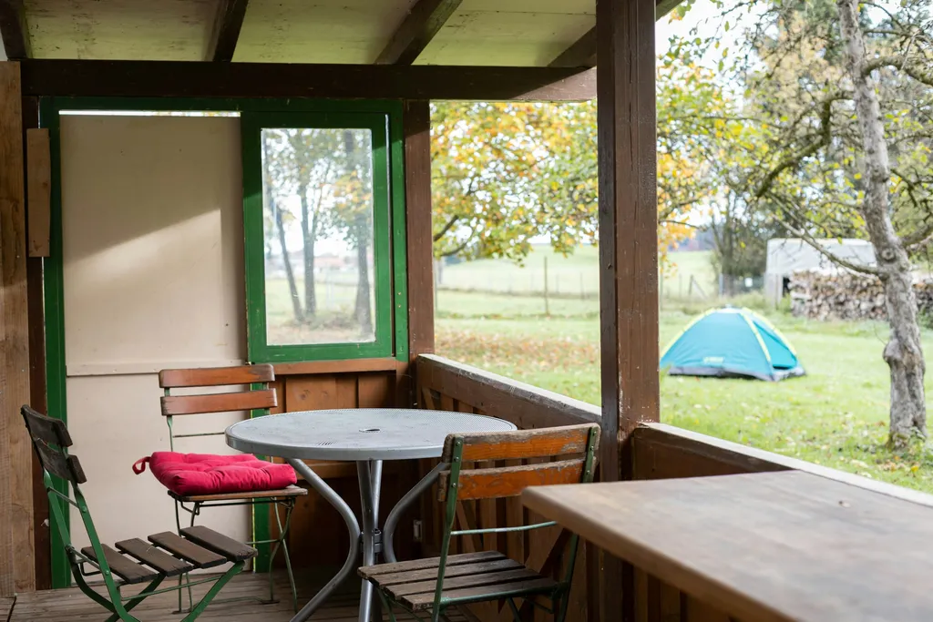 Gemütlicher Wohnwagen beim Biohof