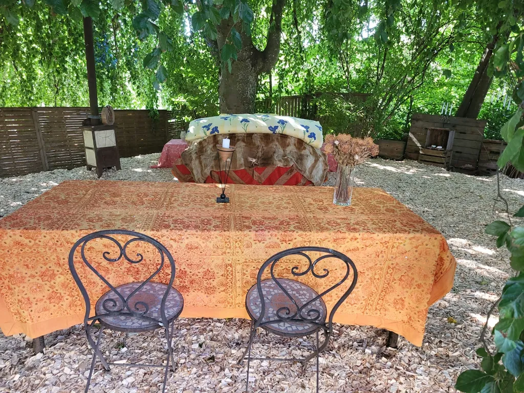 KRAFTORT Blätterwald Zimmer Villa Hühnerbunt