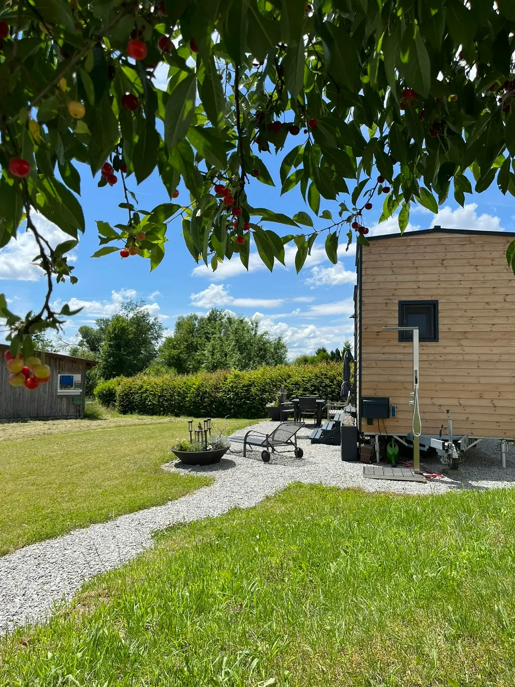 Reset im Vilstal – Tinyhaus-Erlebnis mit FassSauna