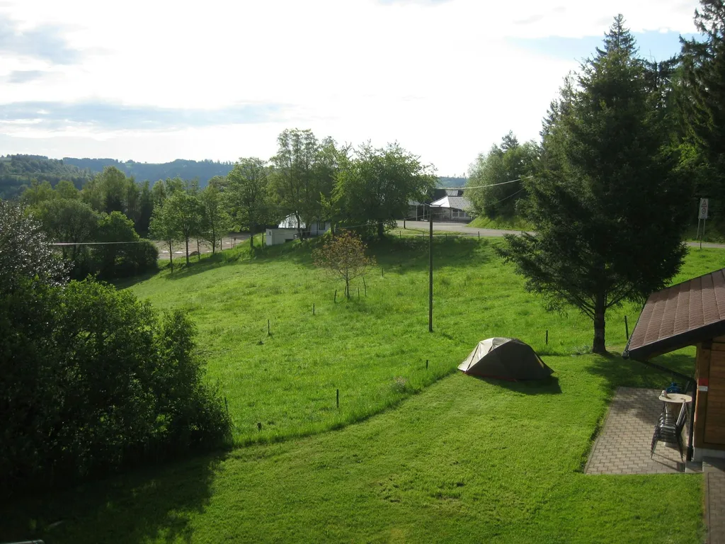 Zeltplatz unter der Gartenhütte