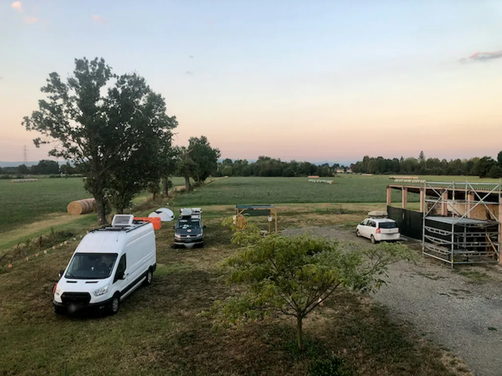 Ospitalità nel cortile della mia casa di campagna