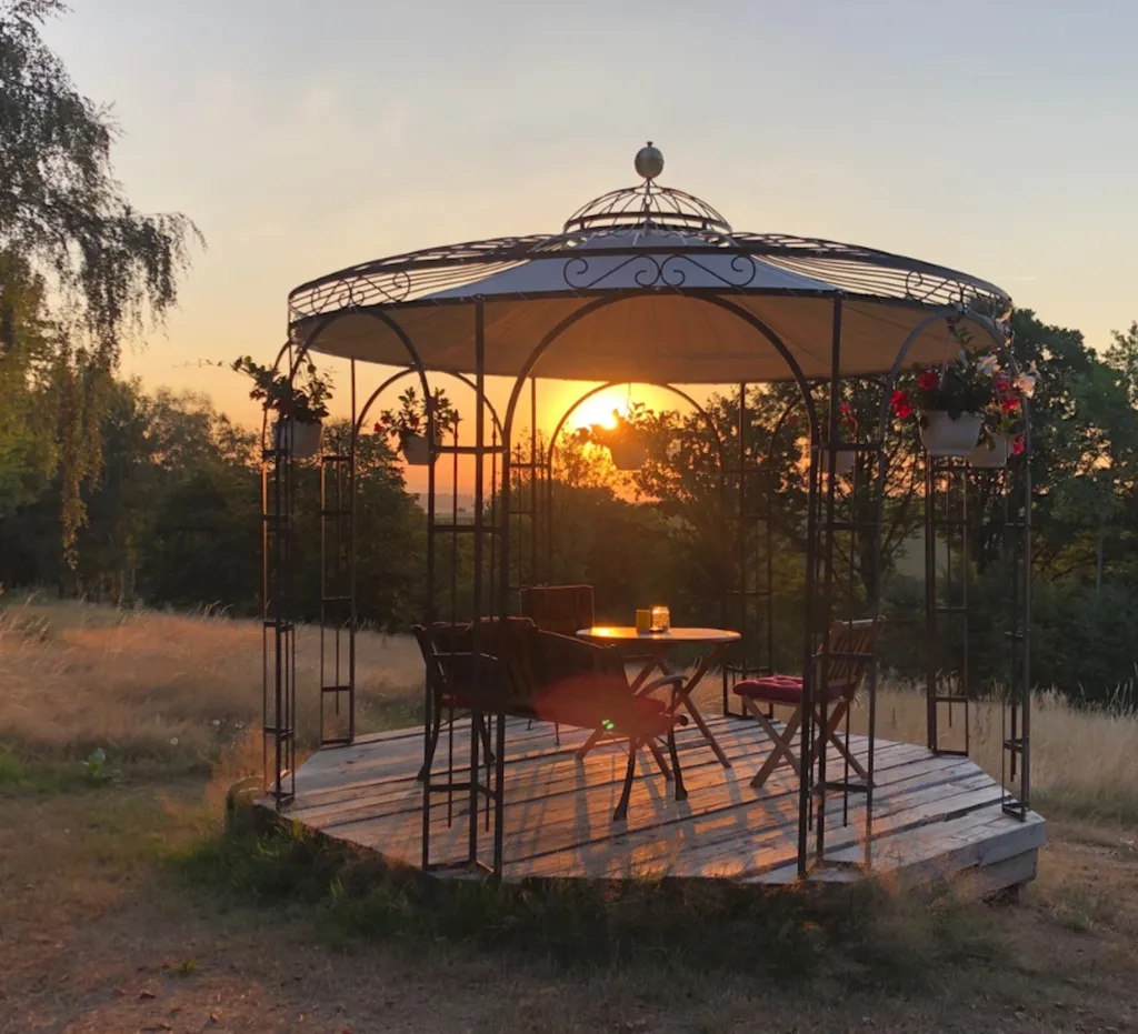 Mondholz-Shelter am Buchenwald