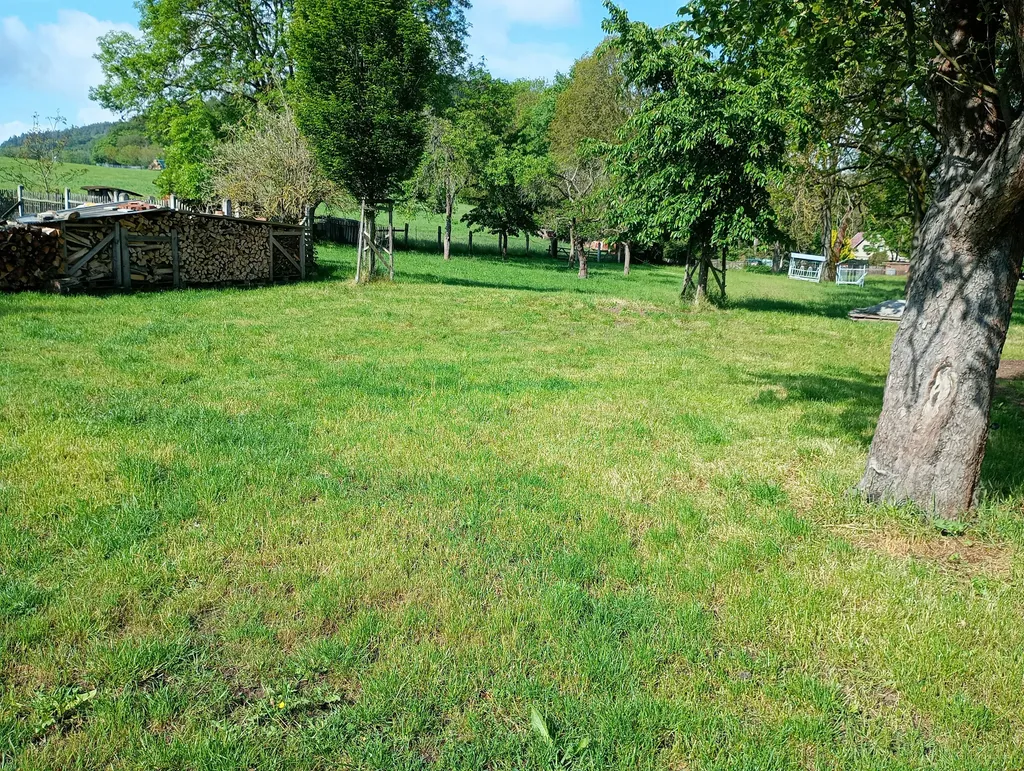 Malerischer Bauernhof am Stadtrand