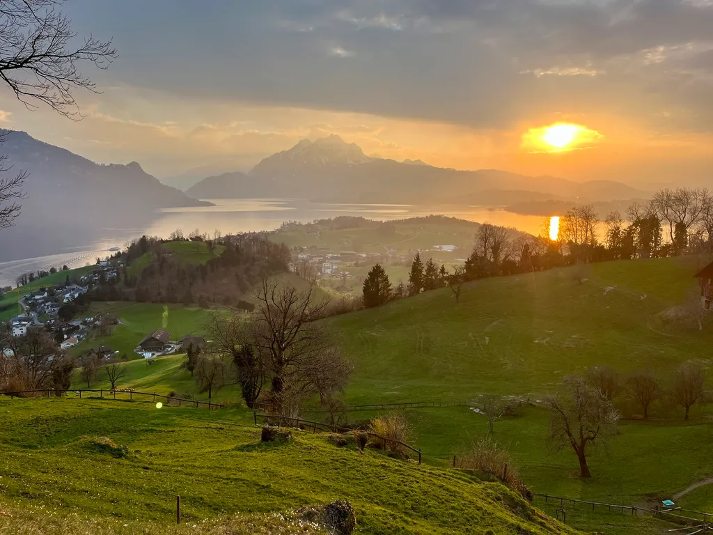 Aussicht auf Alpen & Vierwaldstättersee in Weggis