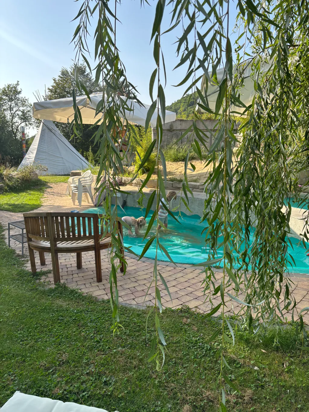 Image by Sandra for spot 905