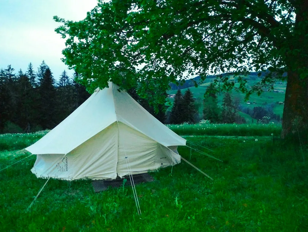 Tipi Zelt und Hängematten