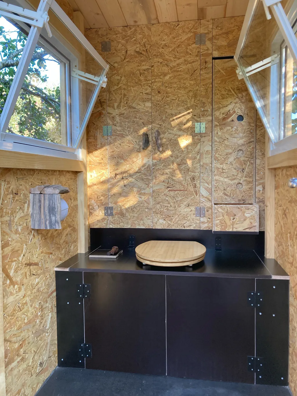 Intérieur des toilettes sèches