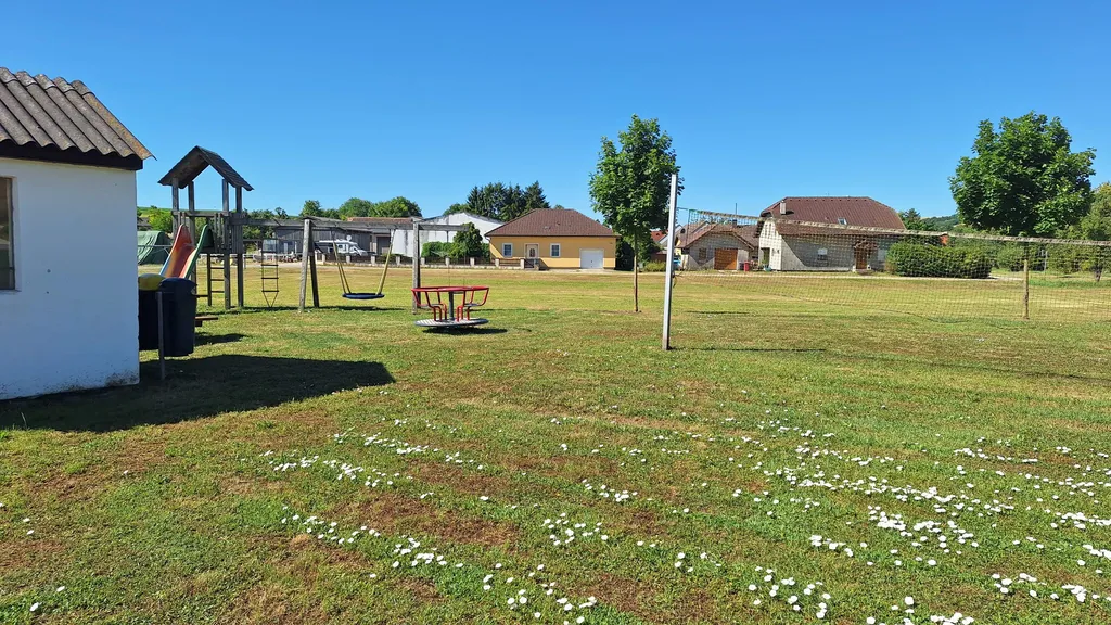Spielplatz Maisbirbaum.jpg