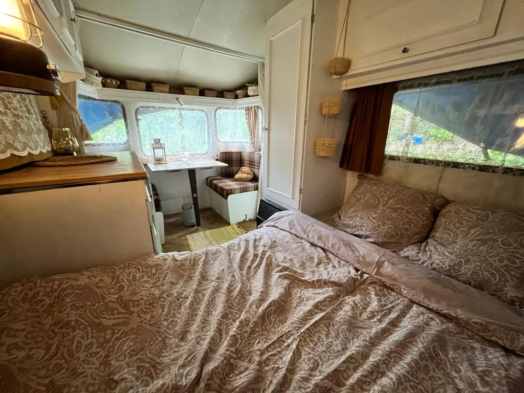 Off grid retro caravan in peacefull forest garden