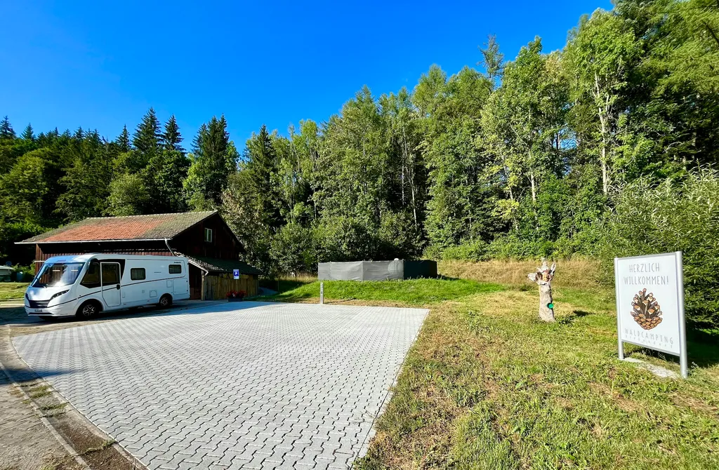 Kurzzeit-Stellplatz auf Waldcamping