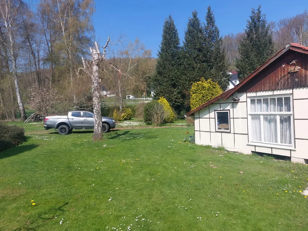 Idyllisch-sicherer Garten am Bach