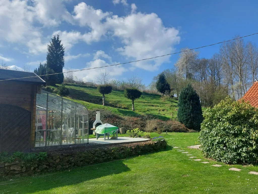 Idyllisch-sicherer Garten am Bach