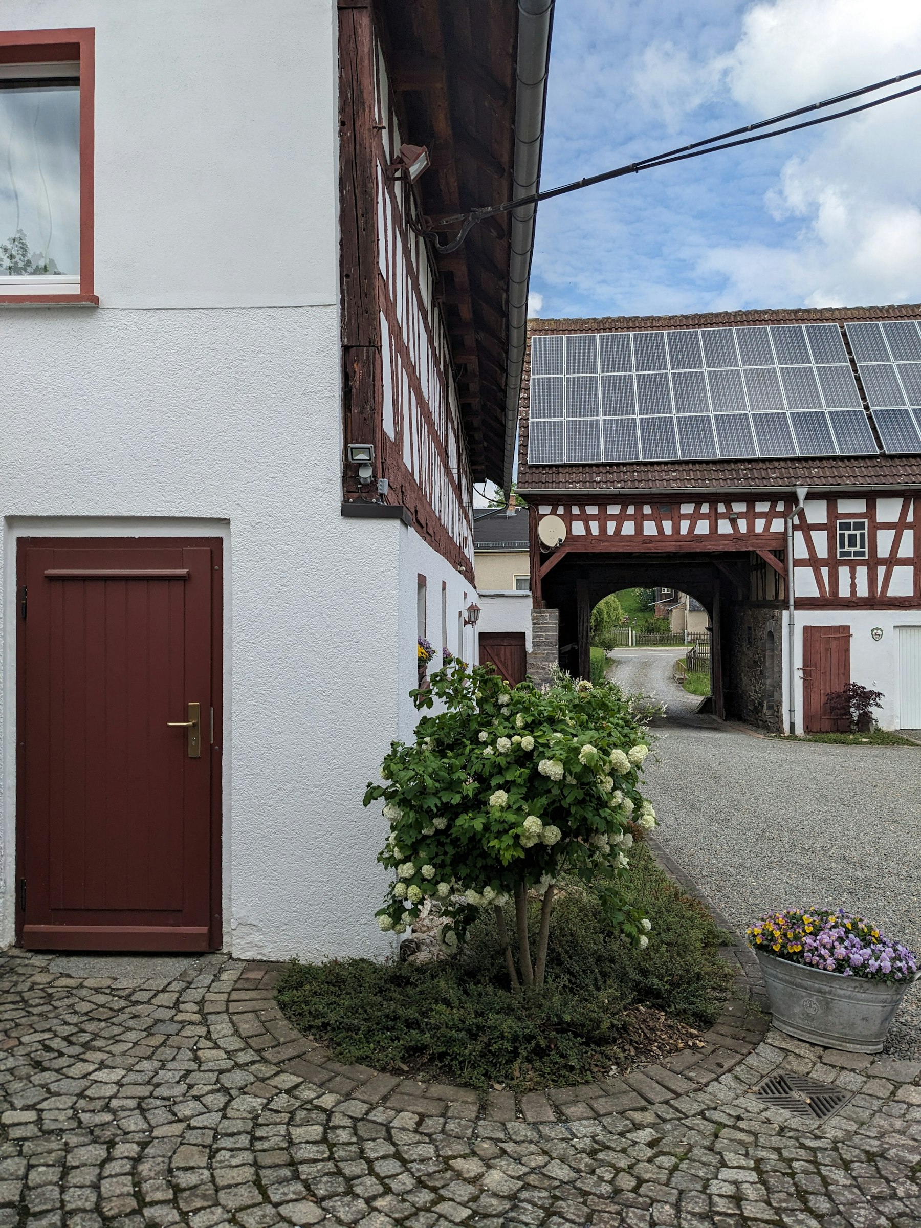 Ruhiger Naturgarten am Feldrand photo 5