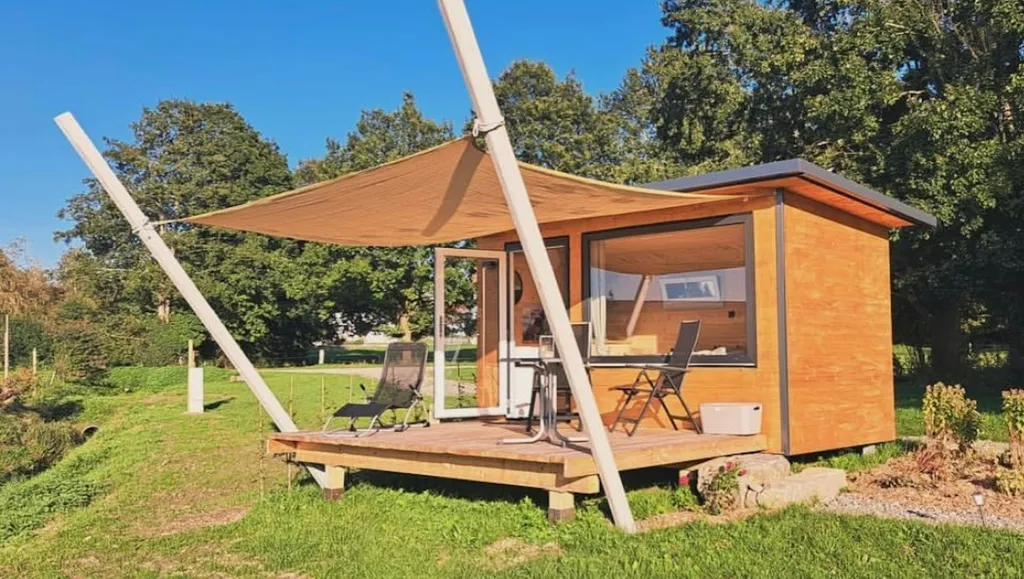 Tiny House mit Riedblick
