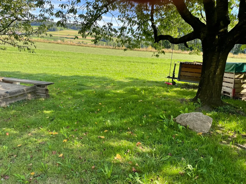 Campen auf dem Bio Bauernhof mit dem Zelt und Velo