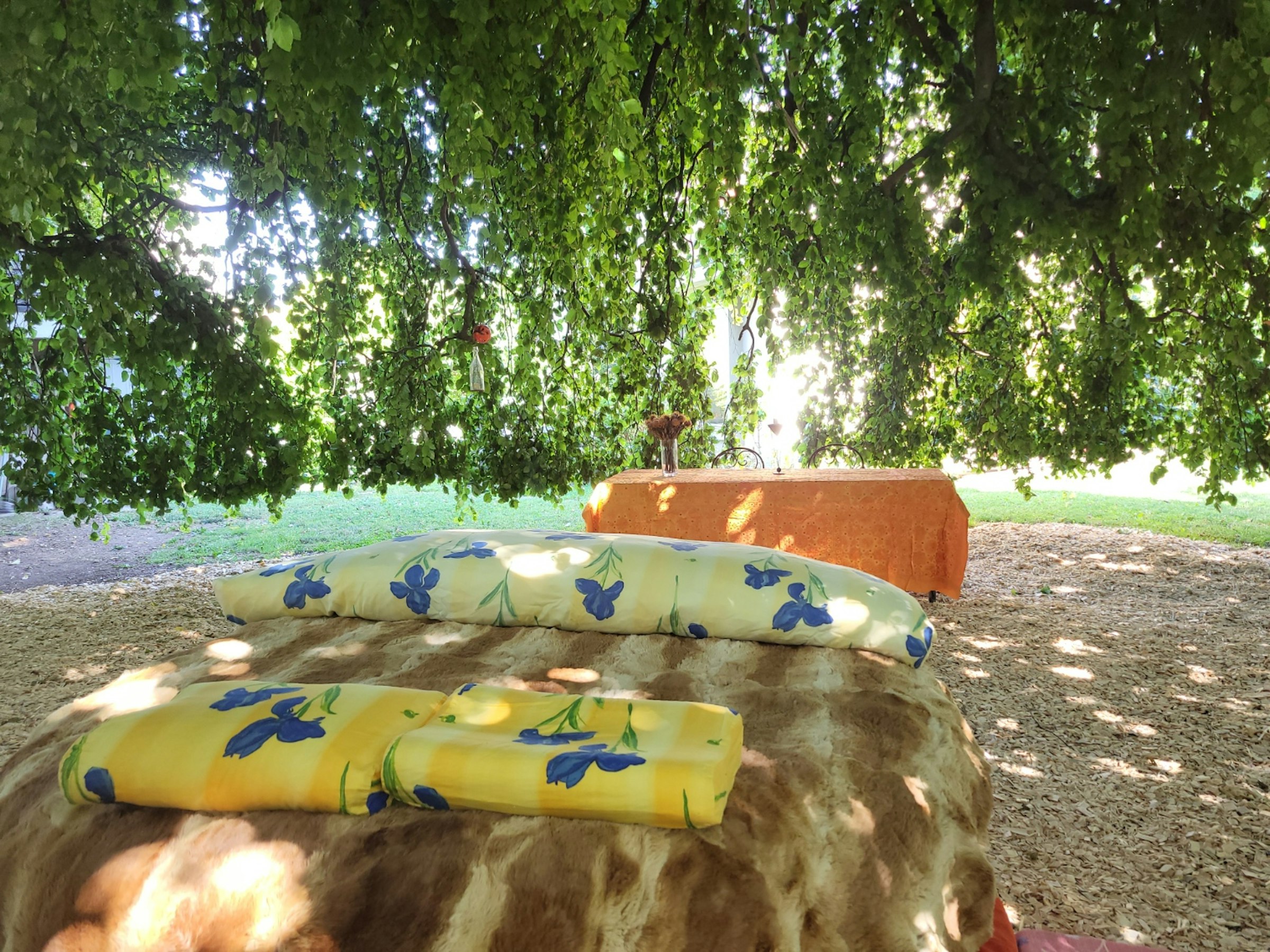 KRAFTORT Blätterwald Zimmer Villa Hühnerbunt