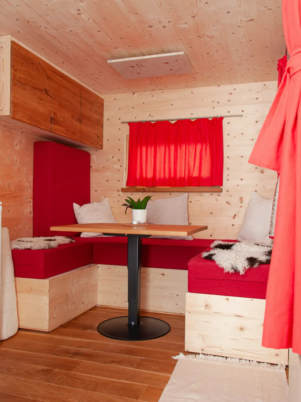 MONDHOLZ TINY HOUSE in purer Natur