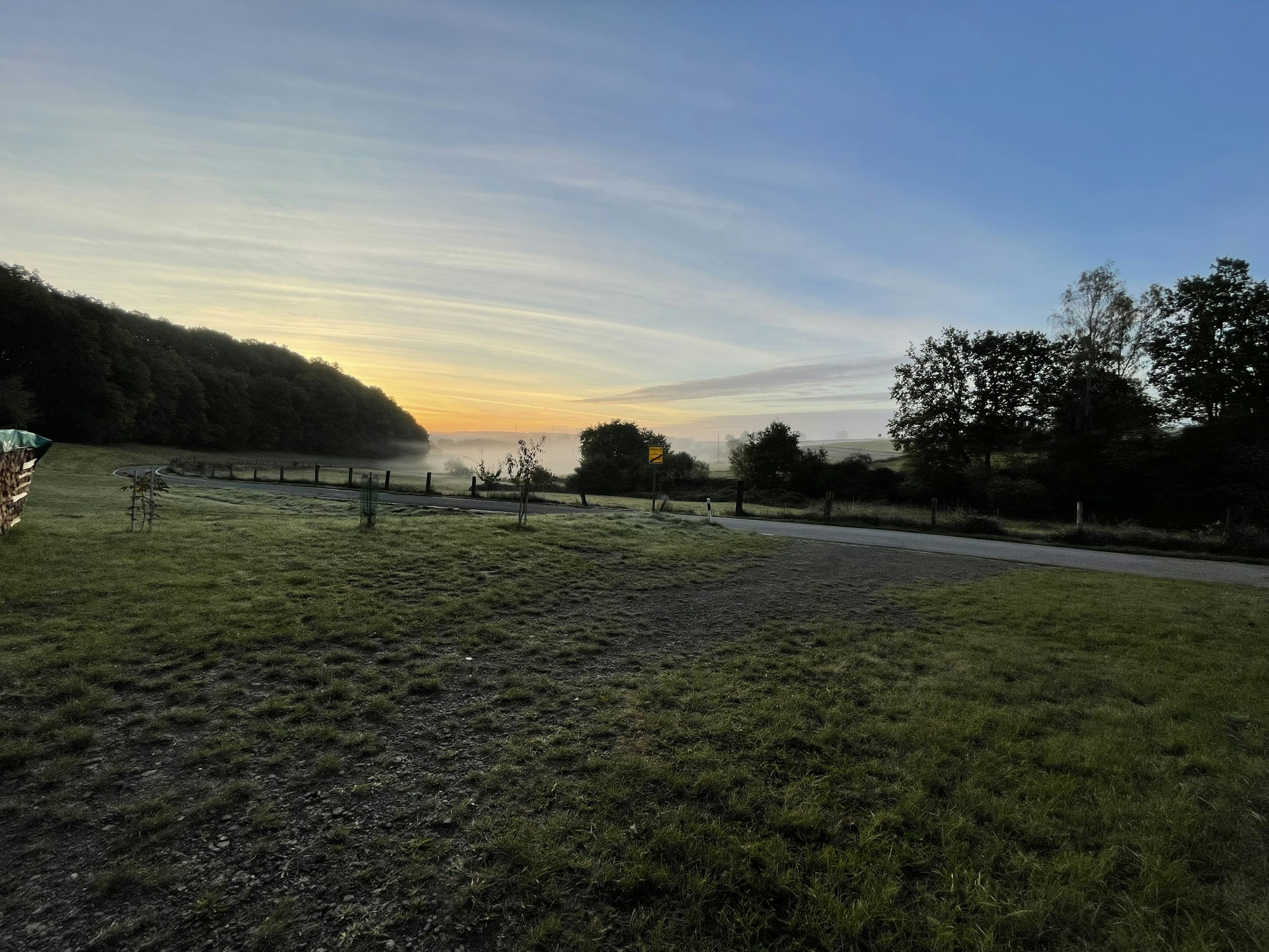 Blick ins Tal hinter der Scheune