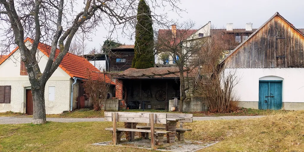direkt neben der Berger Kellergasse