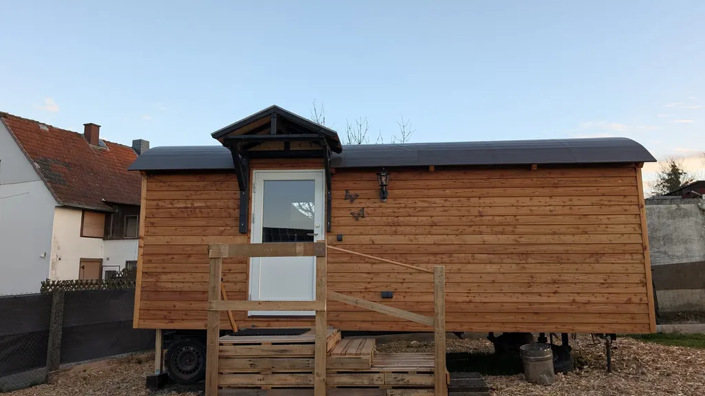 Tiny mit Blick in die Natur