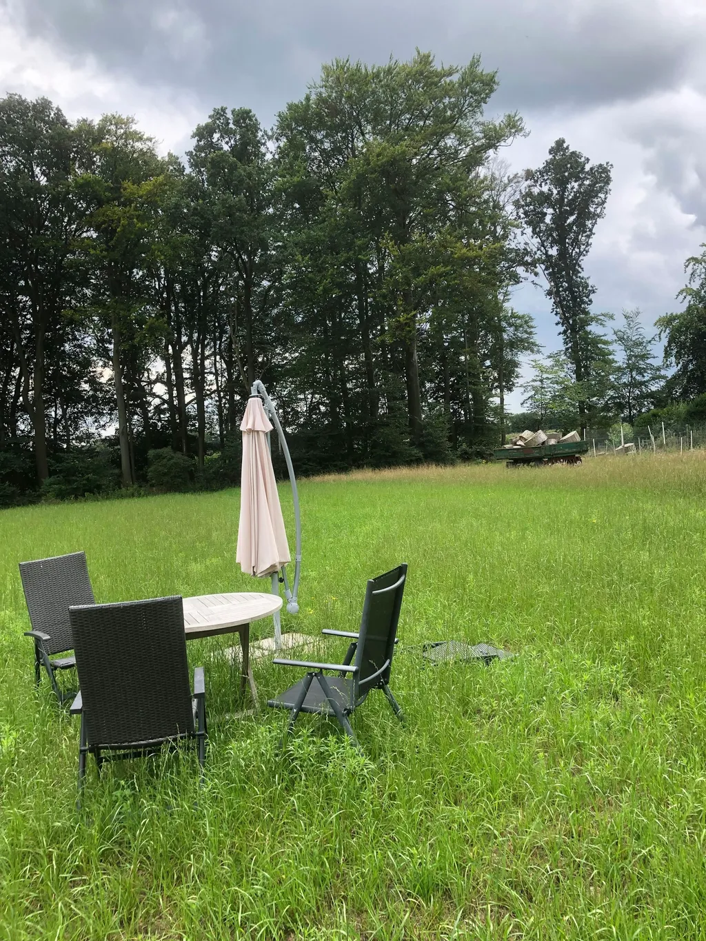 Camping auf der Wiese – Natur Pur