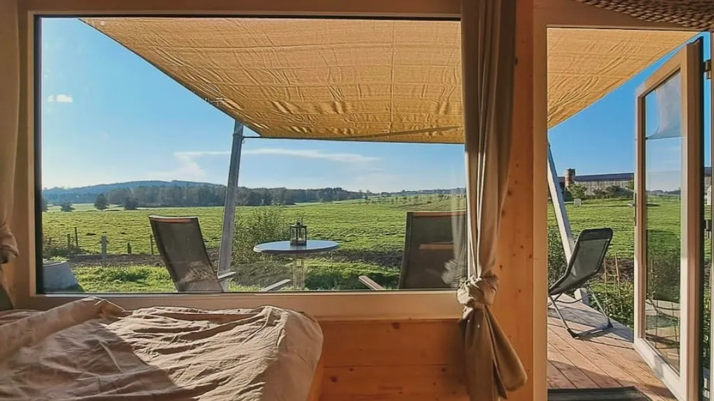 Tiny House mit Riedblick
