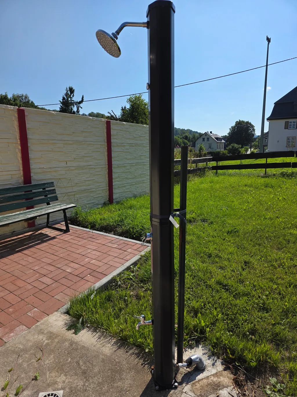 schnelle Abkühlung bietet die Solar-Außendusche