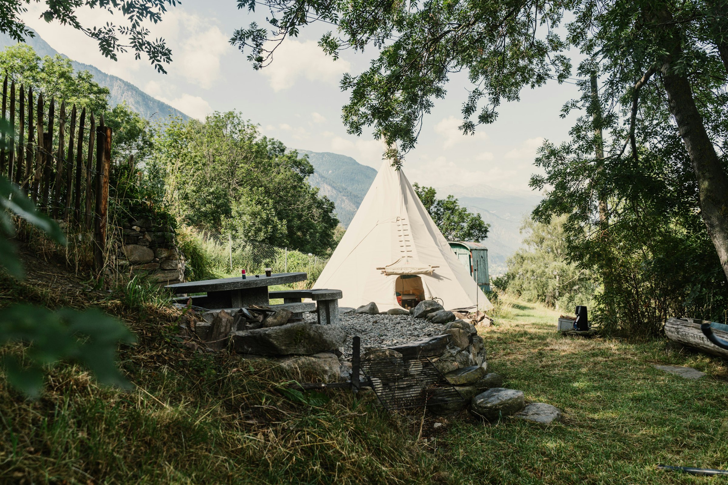 Übernachten im grossen Tipi
