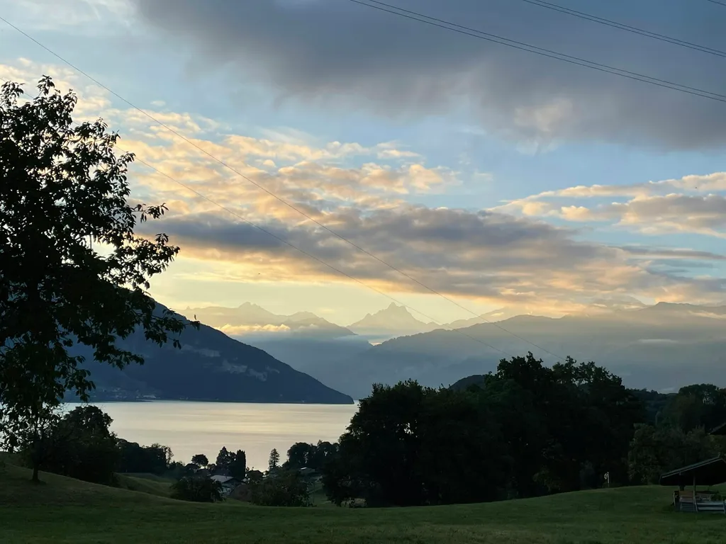 Für einmal "all eyes on Schreckhorn", diese Aussicht erwartet Dich hier in Einigen.