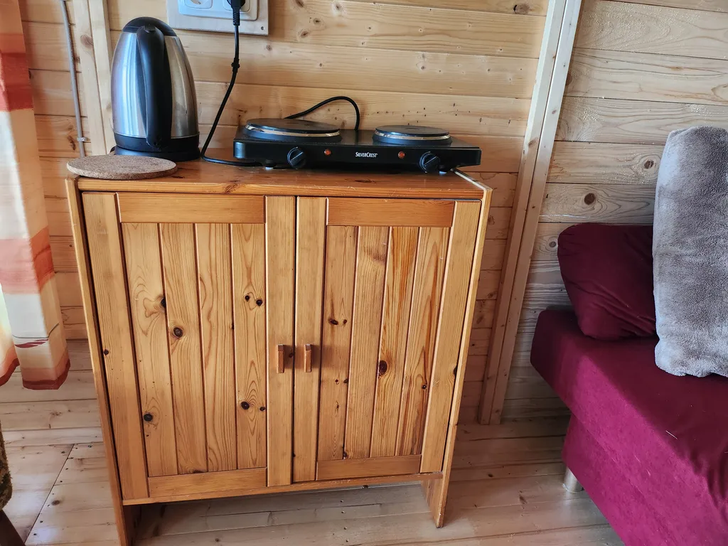 Kleiner Kochbereich, Wasserkocher und 2 Plattenkocher