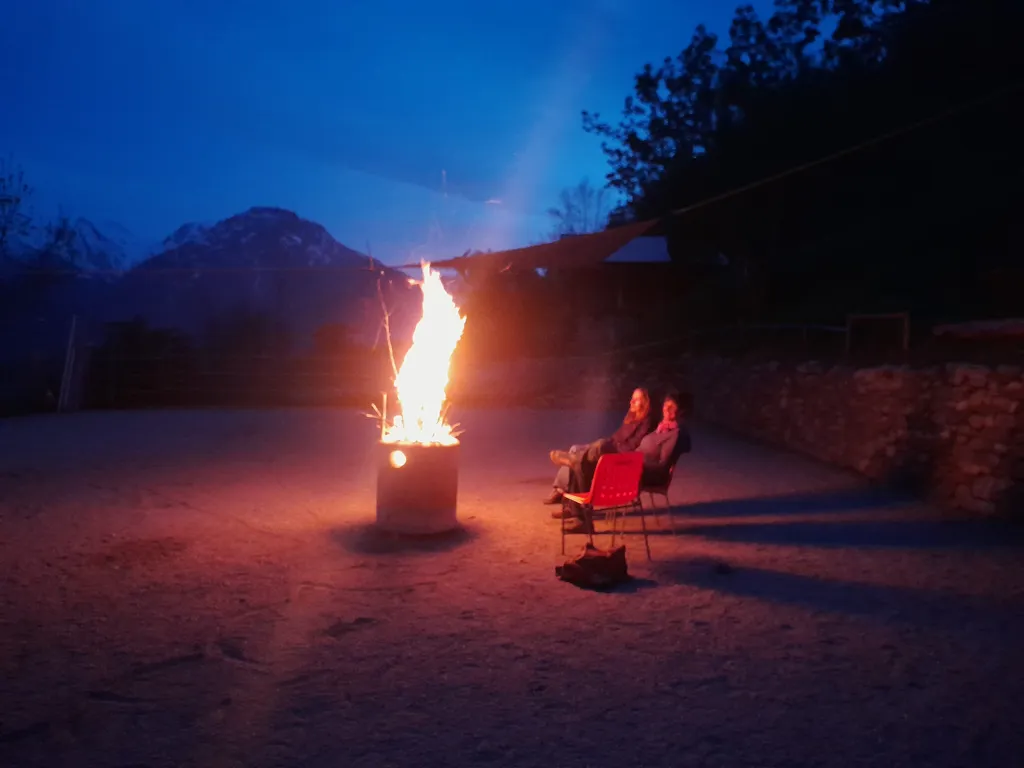 Solange kein Feuerverbot verhängt wird, darf der Feuertopf gerne eingeheizt werden.