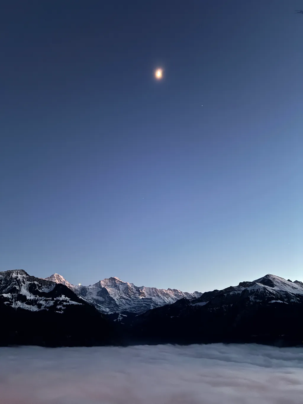 Willkommen zur weltbekannten "Thunersee-Region".
Berge und See sorgen jeden Tag für unvergesslich schöne Momente.