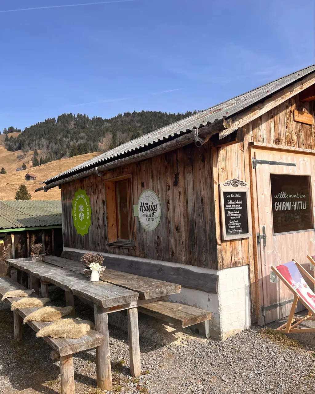 Ghirmi-Hittli - unser Herzensprojekt und Herzstück der Alp Schwand. Ein Ort der Begegnung und des Genuss. Zeit zum Sein.
