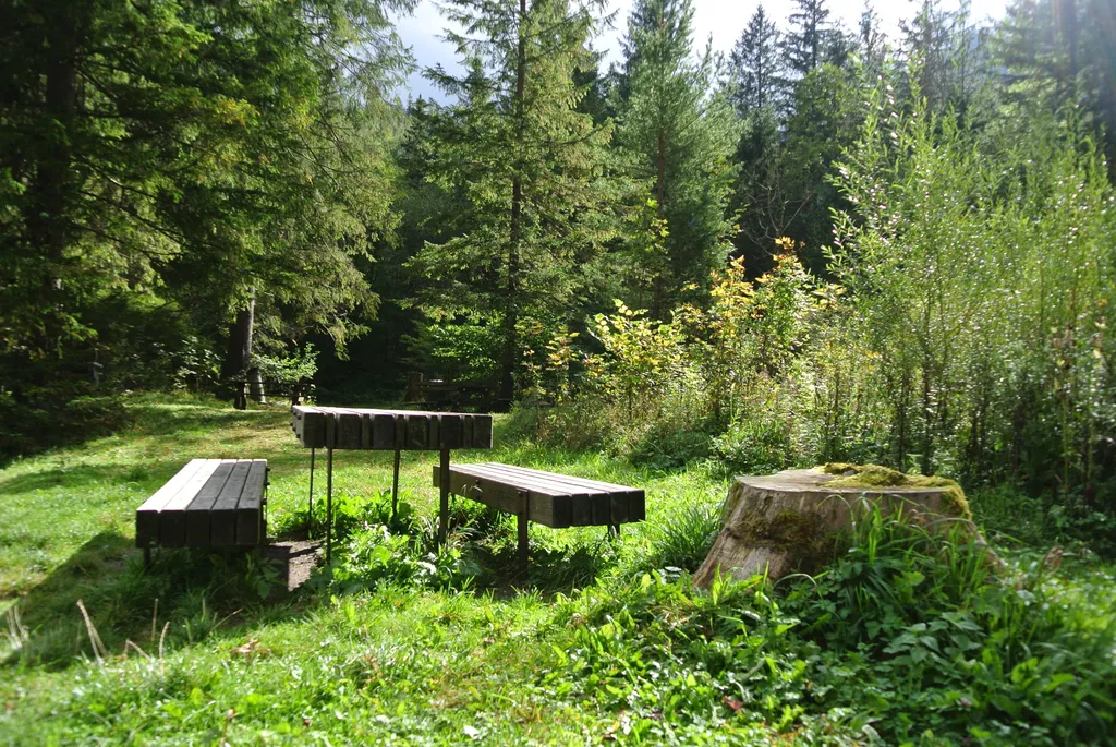 Campingwiese mit Sitzgelegenheit