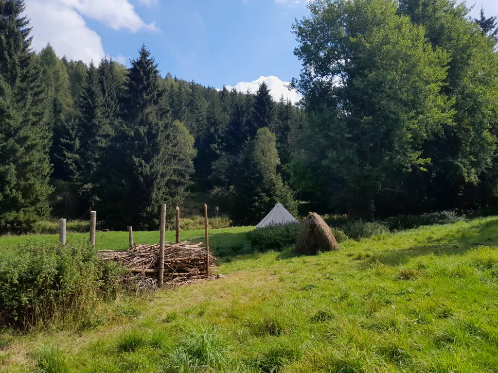 Bergbachübernachtung an der Grenze