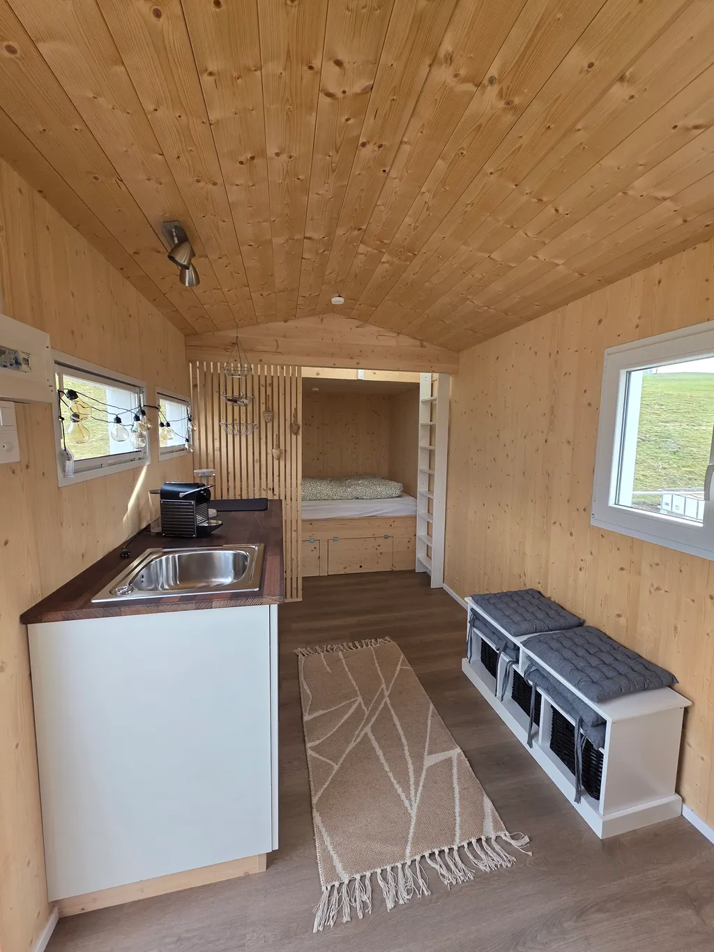 Gemütlicher Schäferwagen mitten in der Natur