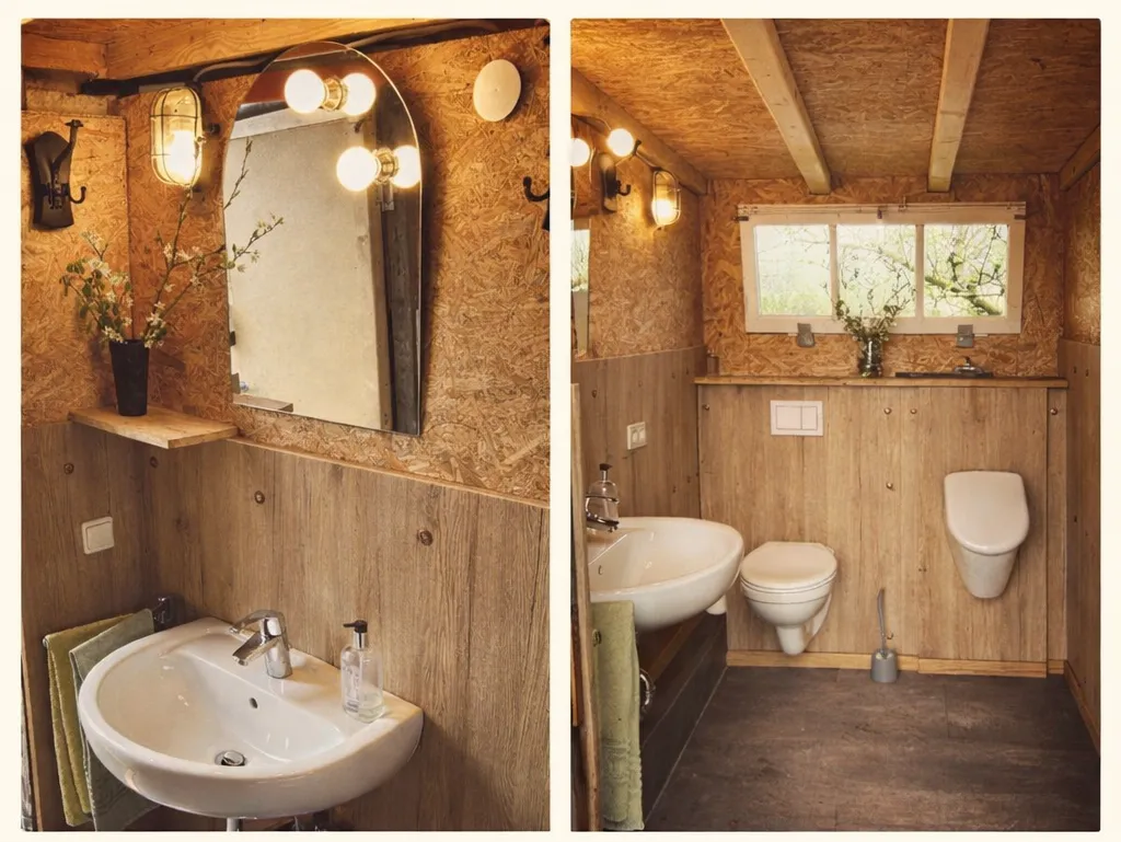 Klein, fein und überraschend schick: Unsere Außentoilette bietet alles, was man braucht – sauber, trocken und mit frischer Luft dank Fenster. Fast schon ein stilles Örtchen mit Aussicht 😉