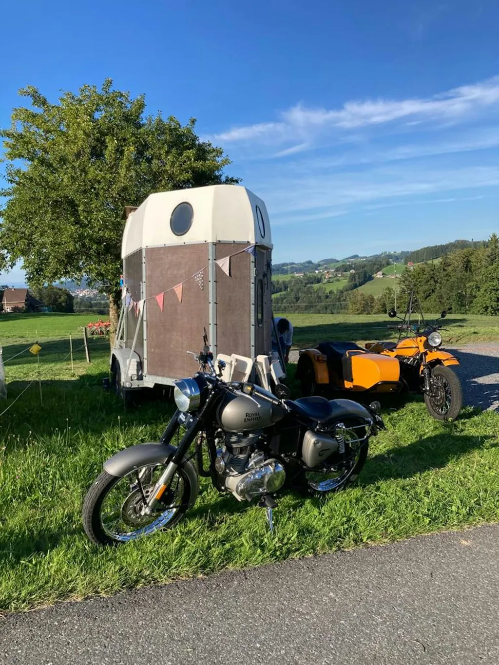 Schlafen im Ross-Anhänger