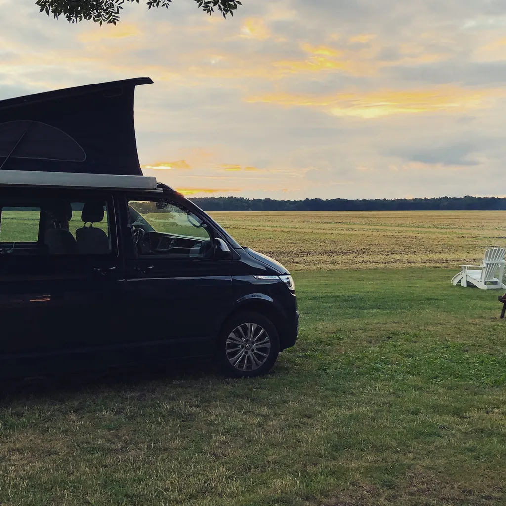 Alleinlage mit Sonnenuntergang