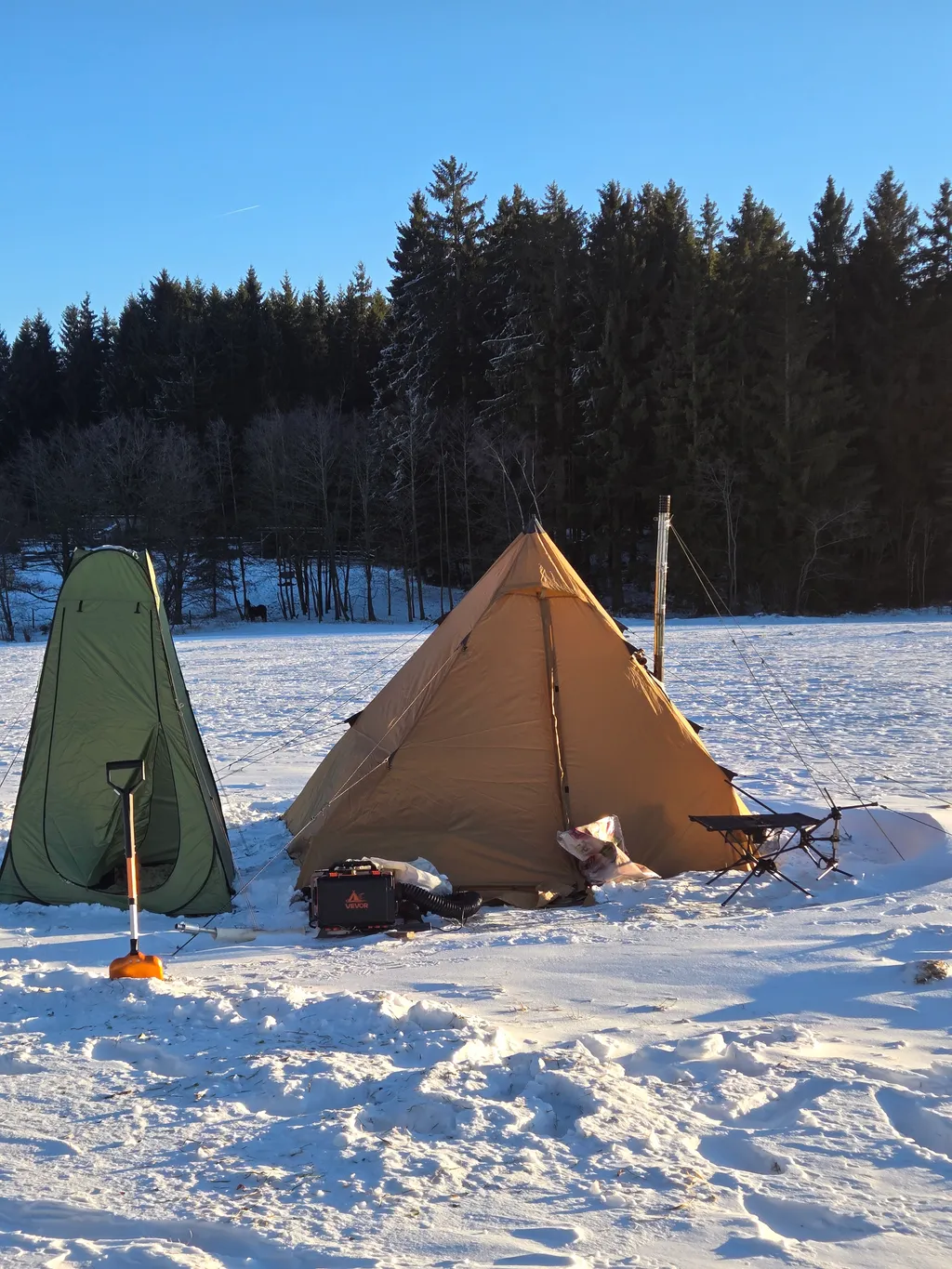 Campen auf der Alm und am Bach