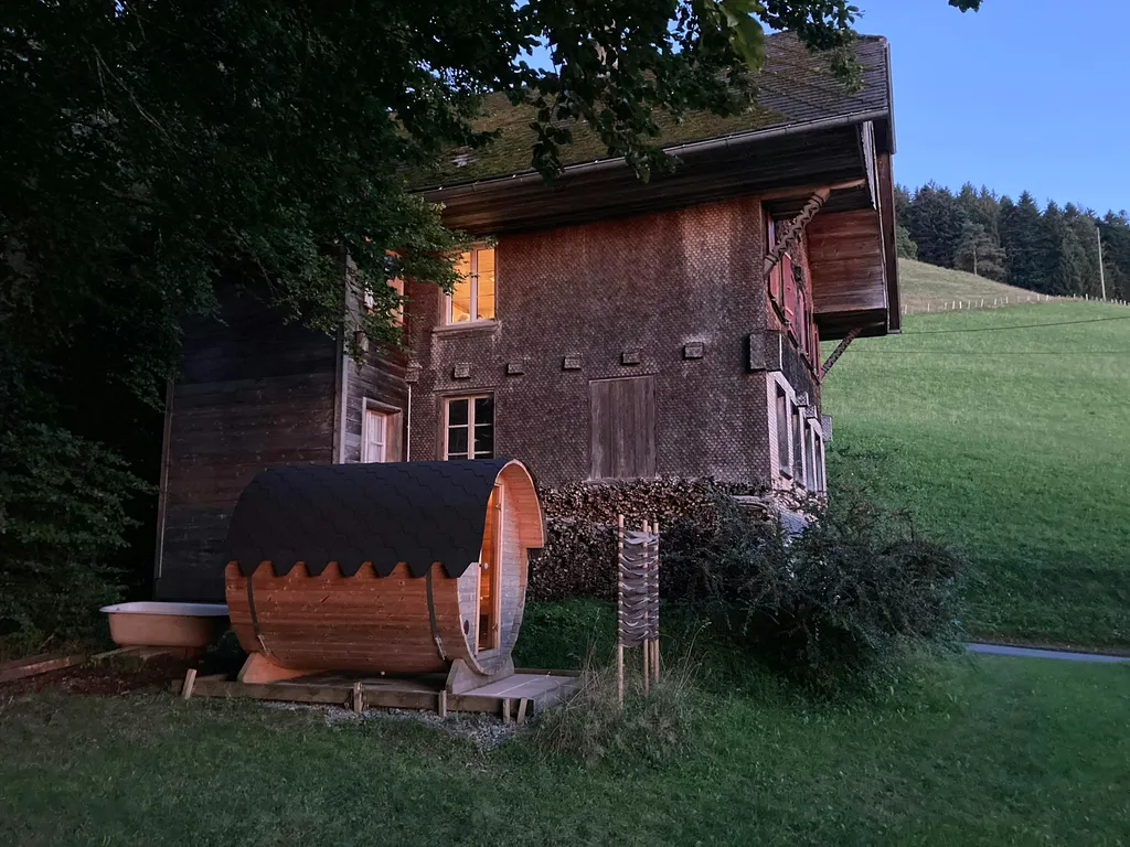 Auf dem ehemaligen Schulhausplatz