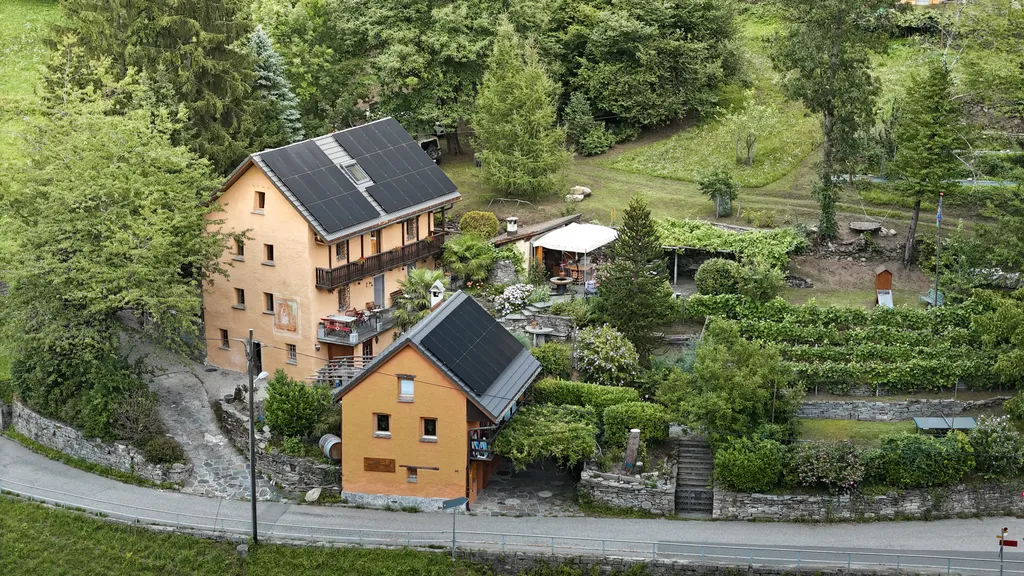 Gemütliches Wohnmobil im Bleniotal.