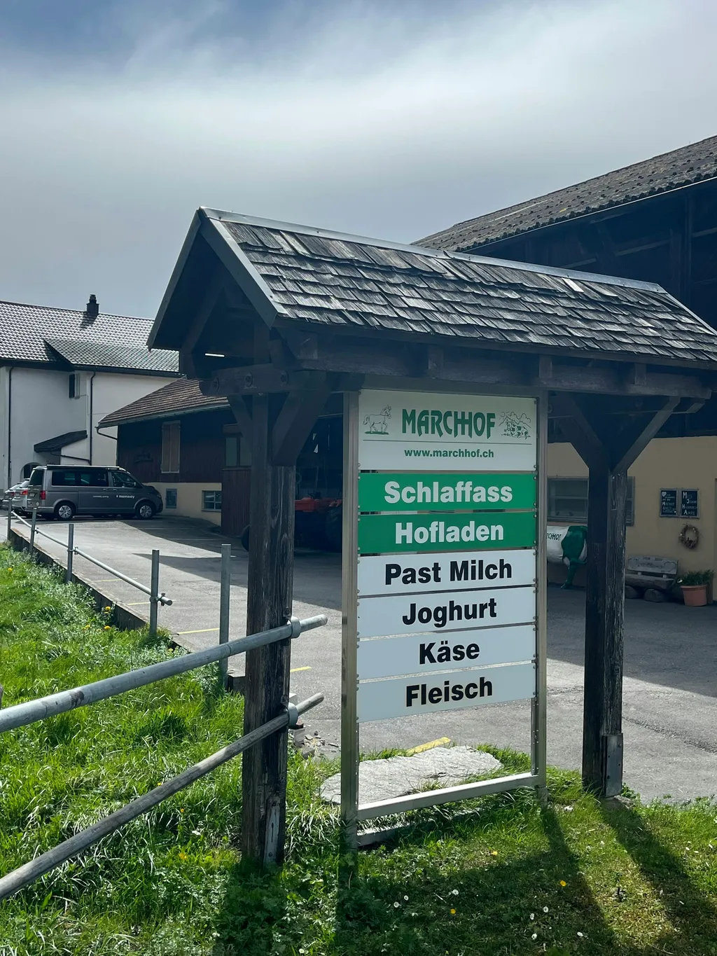 Uriges Schlaffass auf dem Marchhof