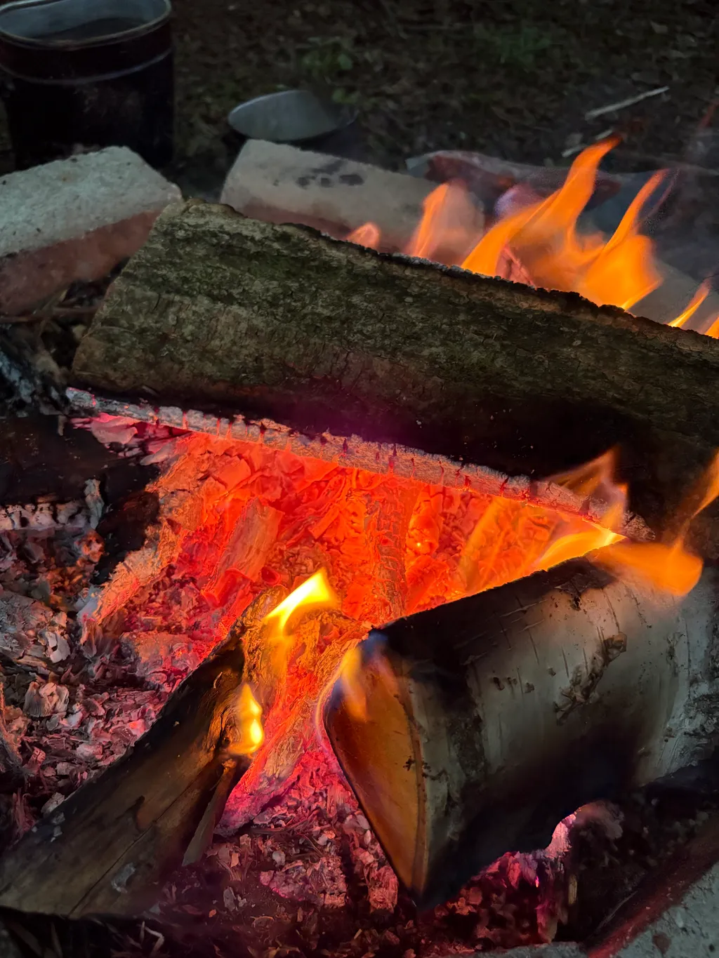 Naturcamp Kadenbach - Mit Dachzelt am Lagerfeuer