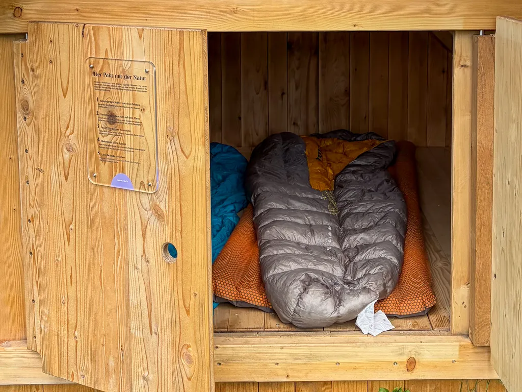 Mätteli aufblasen, Schlafsack ausrollen - einer gemütlichen Nacht im Shelter steht nichts im Weg.