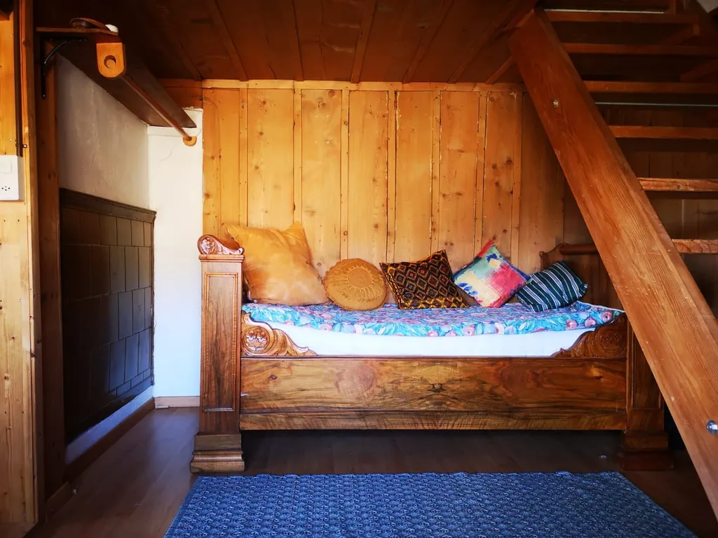 Bergnest in märchenhafter Alpenkulisse